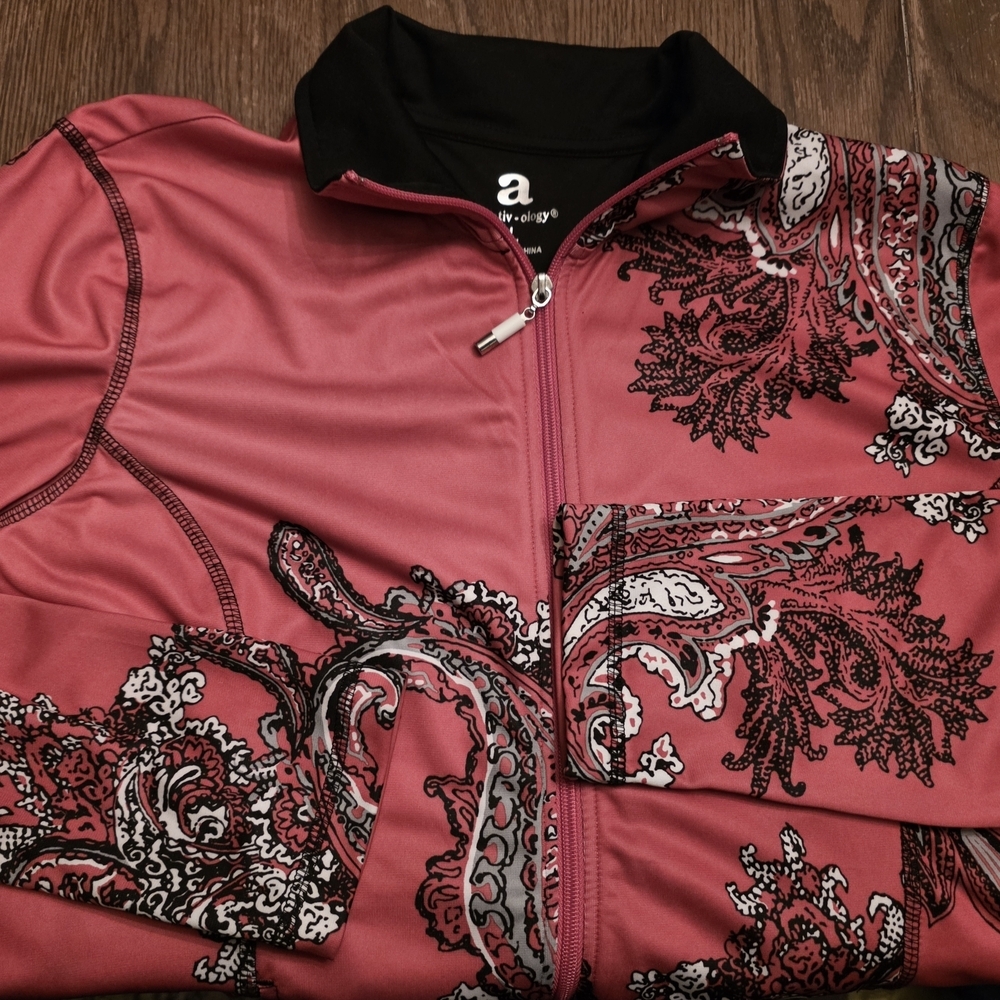 Ac-tiv-ology Lightweight Zip Up Jacket. Bright Pink With Paisley Design Sz L